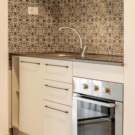 2 Indipendenti, In Pieno Centro Con Veranda Sanremo