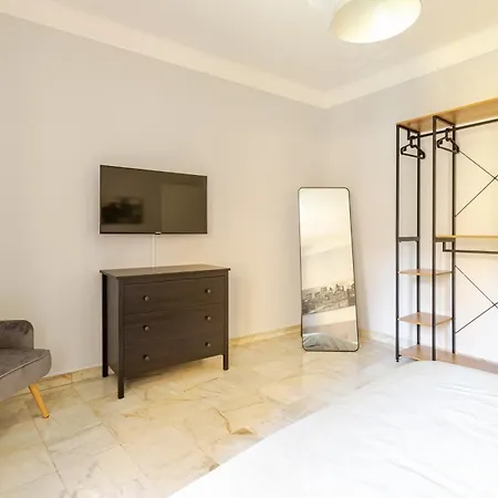 Apartment 2 Indipendenti, In Pieno Centro Con Veranda *